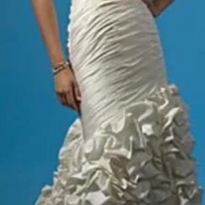 Alfred Angelo Wedding Dresss in impeccable condition. Size 14